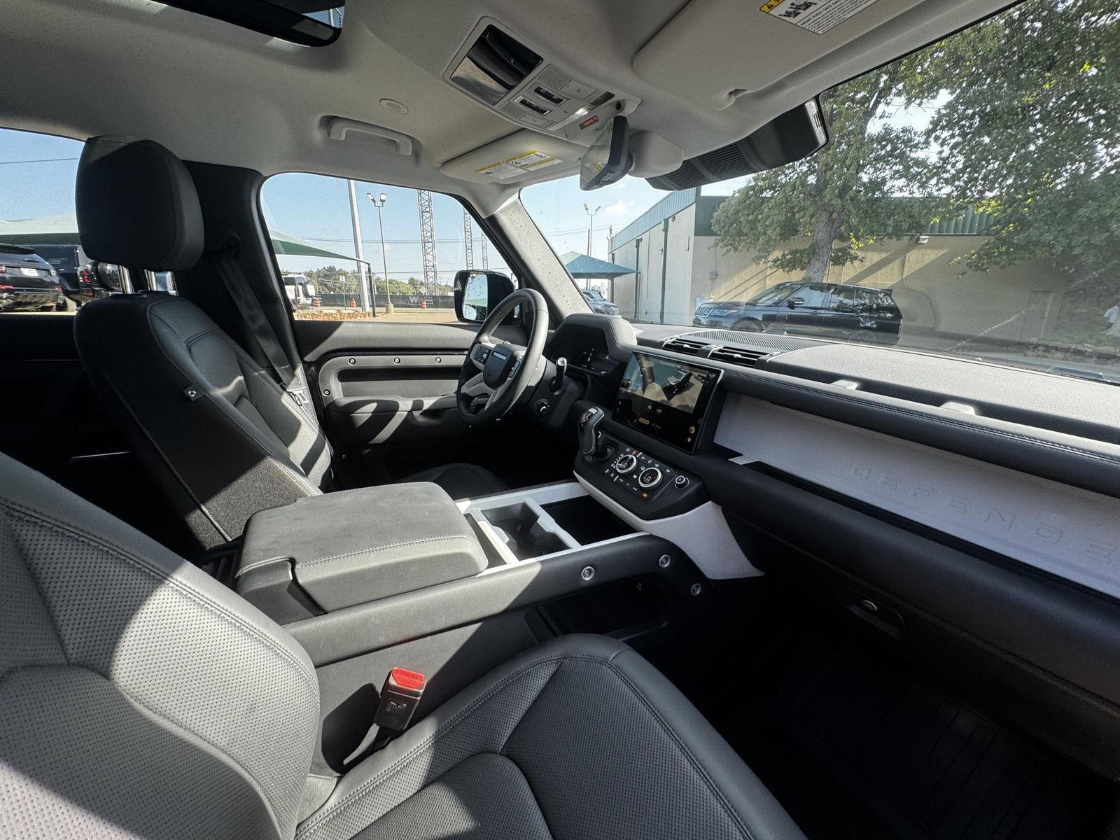 Used 2025 Santorini Black Metallic Land Rover S image 17