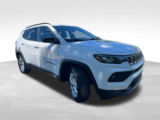 Used 2024 White Jeep Latitude image 20