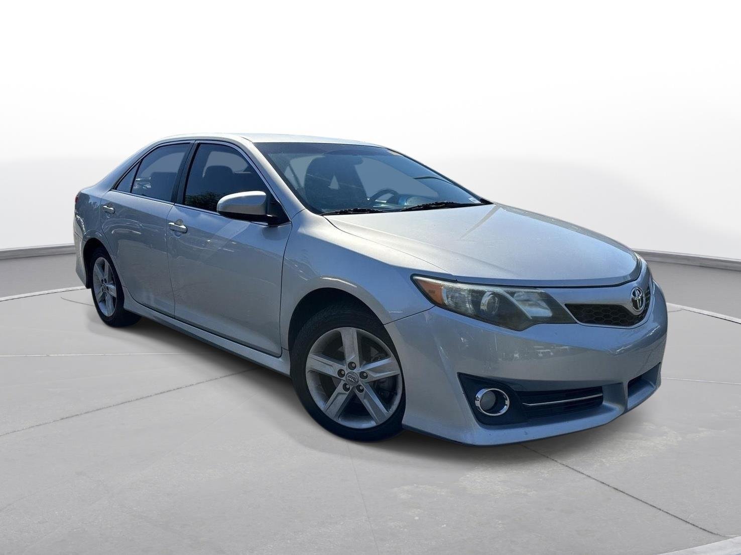 Used 2012 Classic Silver Metallic Toyota SE image 4