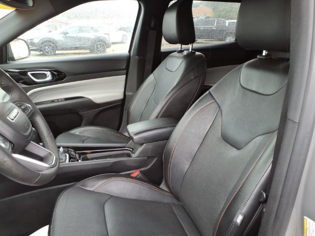 Used 2023 Gray Jeep Limited image 10