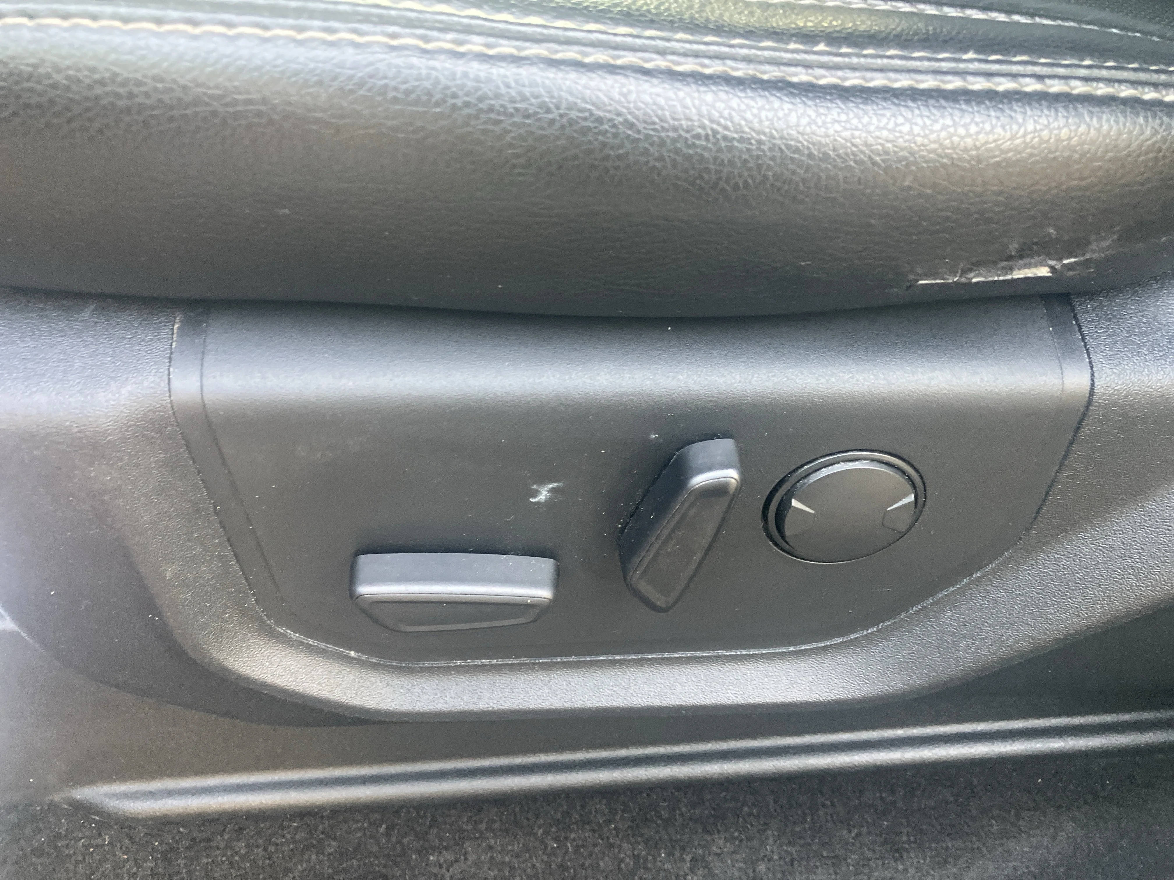 Used 2019 Red Ford LARIAT image 19