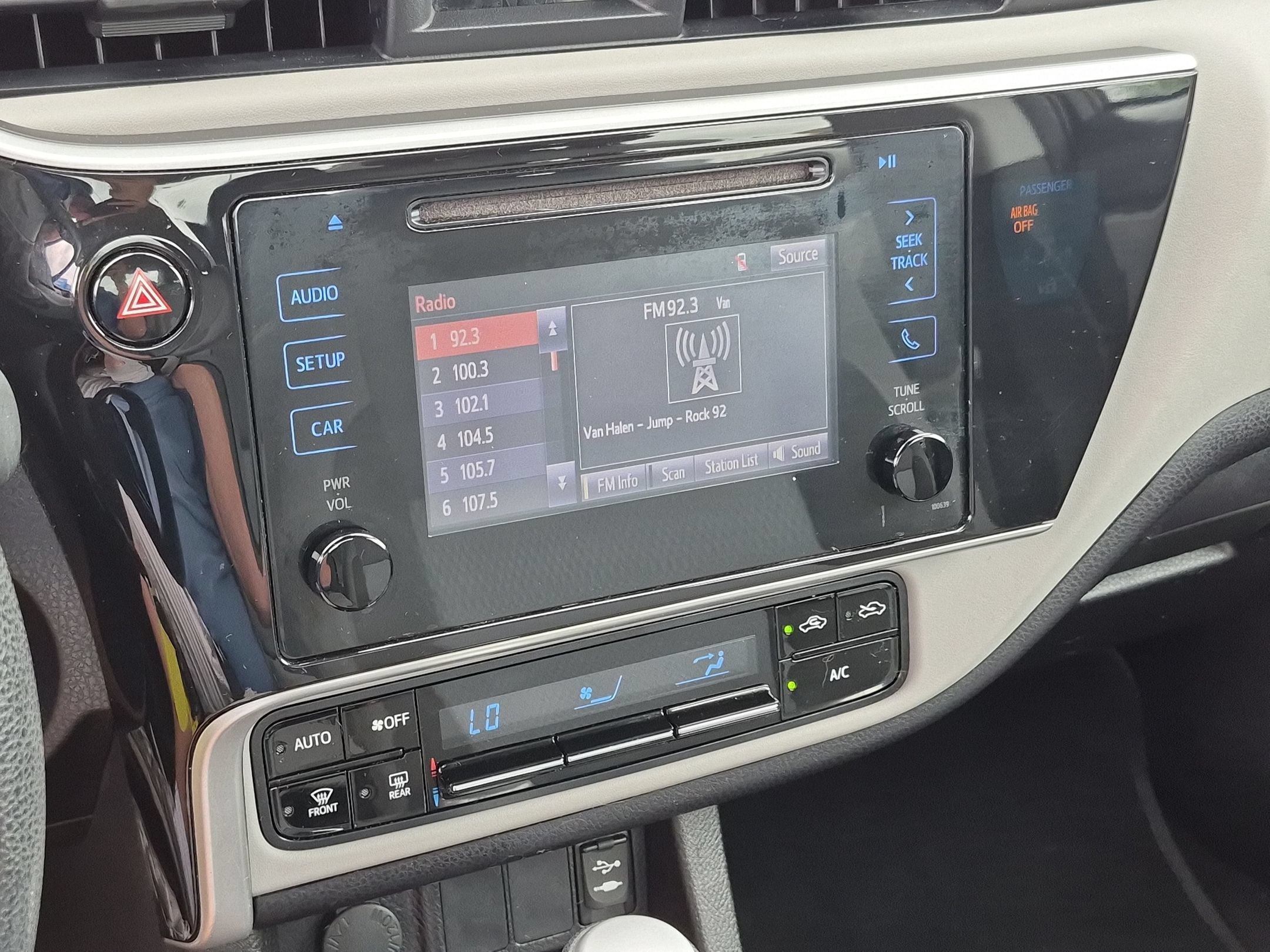 Used 2018  Toyota L image 21
