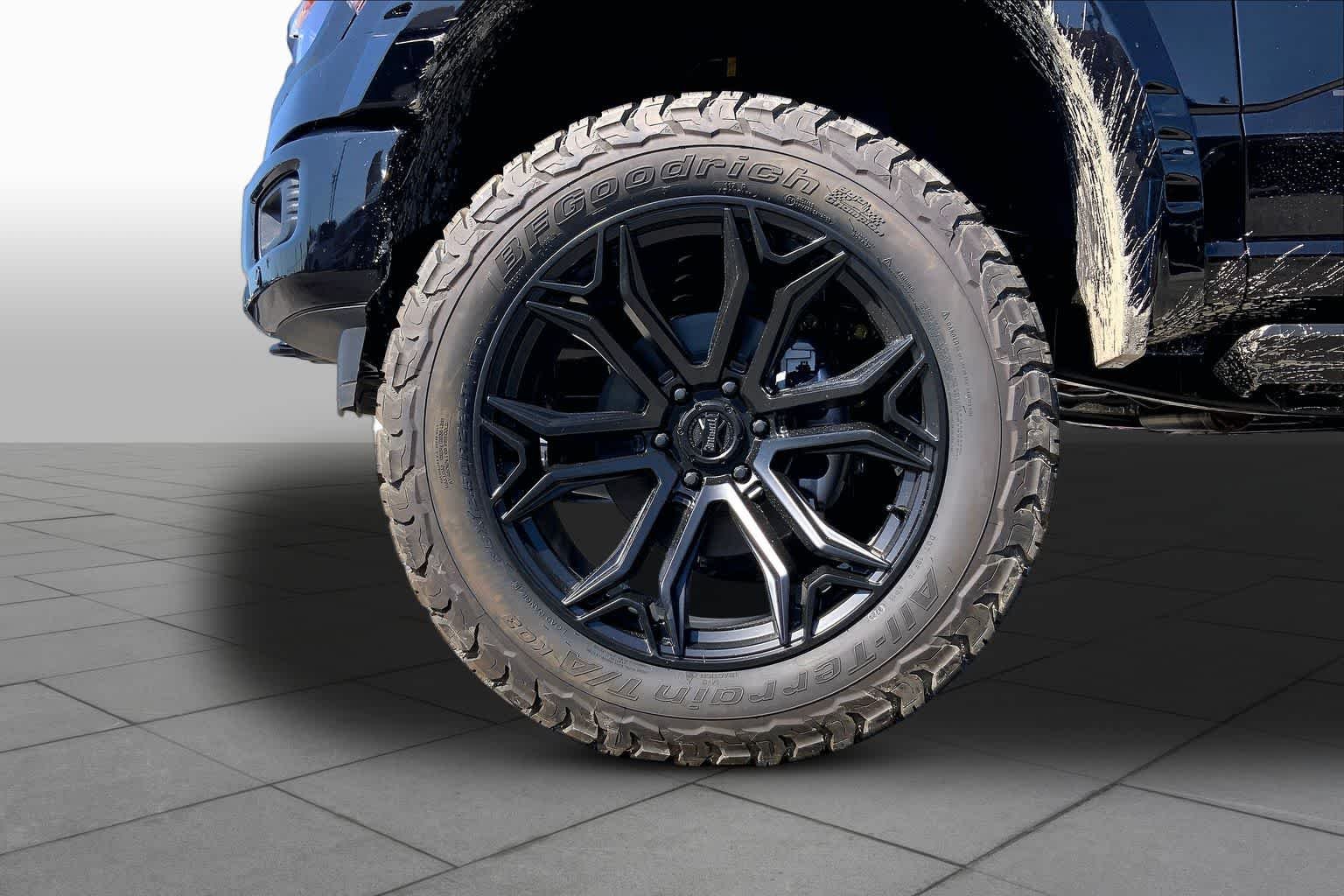 New 2026 Agate Black Metallic Ford XLT image 8