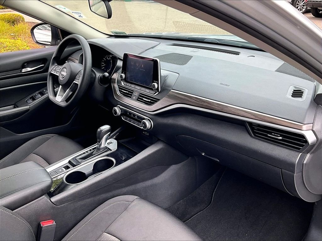 Used 2024 Silver Nissan 2.5 SV image 14
