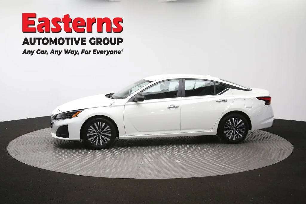 Used 2025 White Nissan 2.5 SV image 56