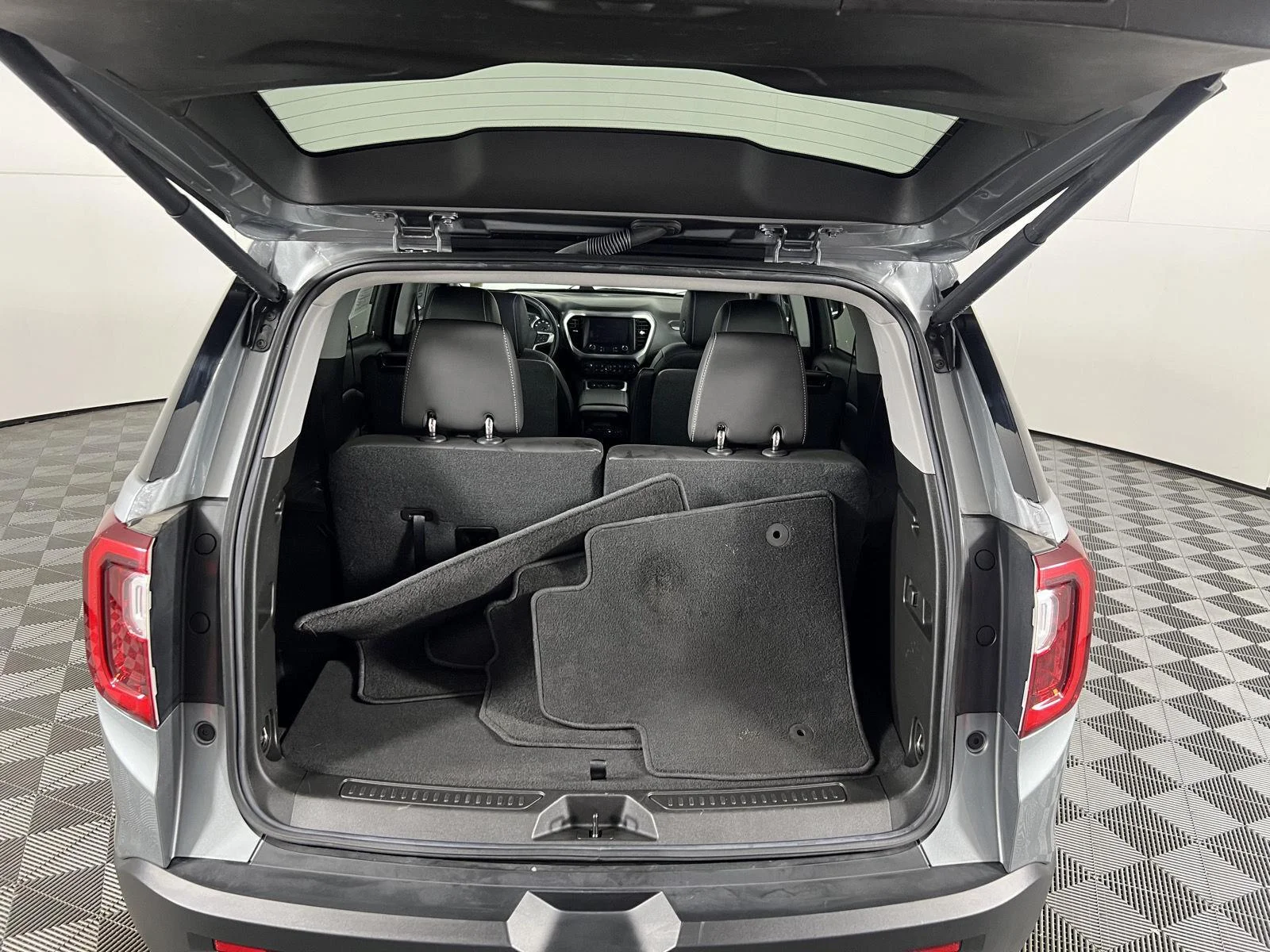 Used 2023 STERLING METALLIC GMC SLT image 55