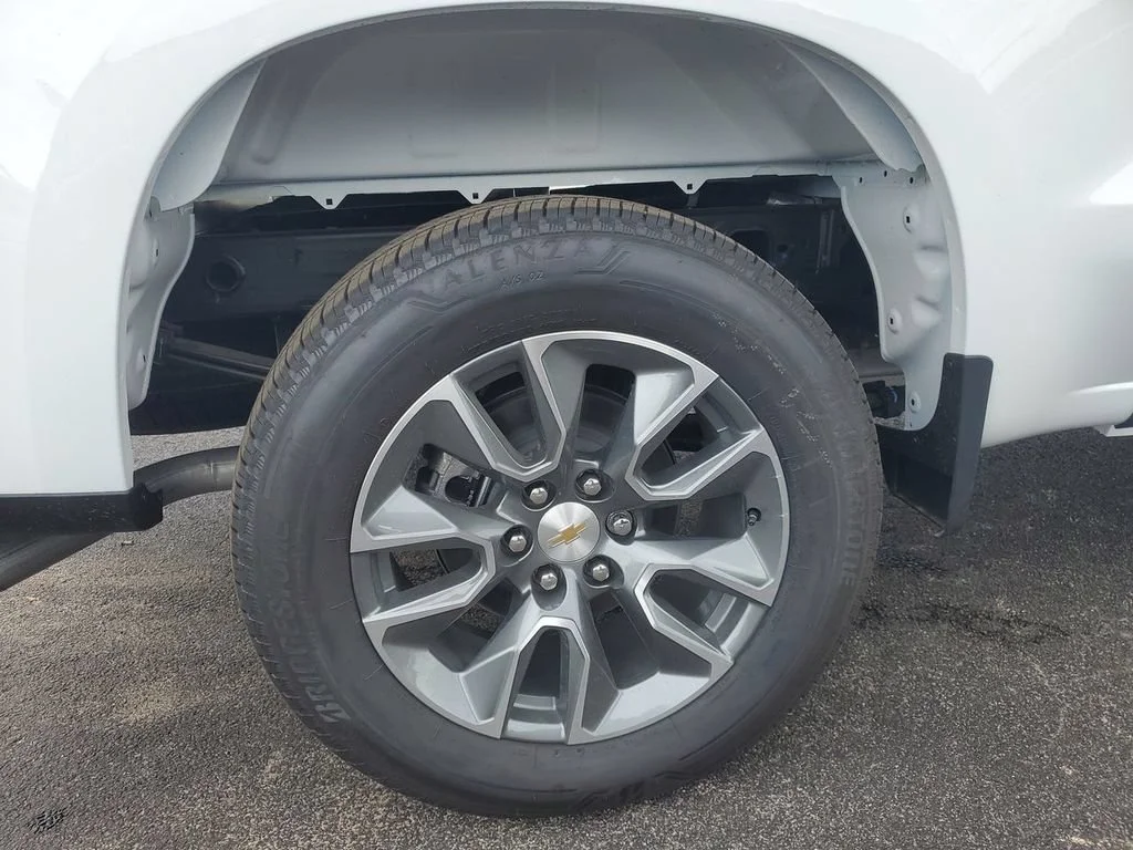 New 2026 Summit White Chevrolet LT image 39