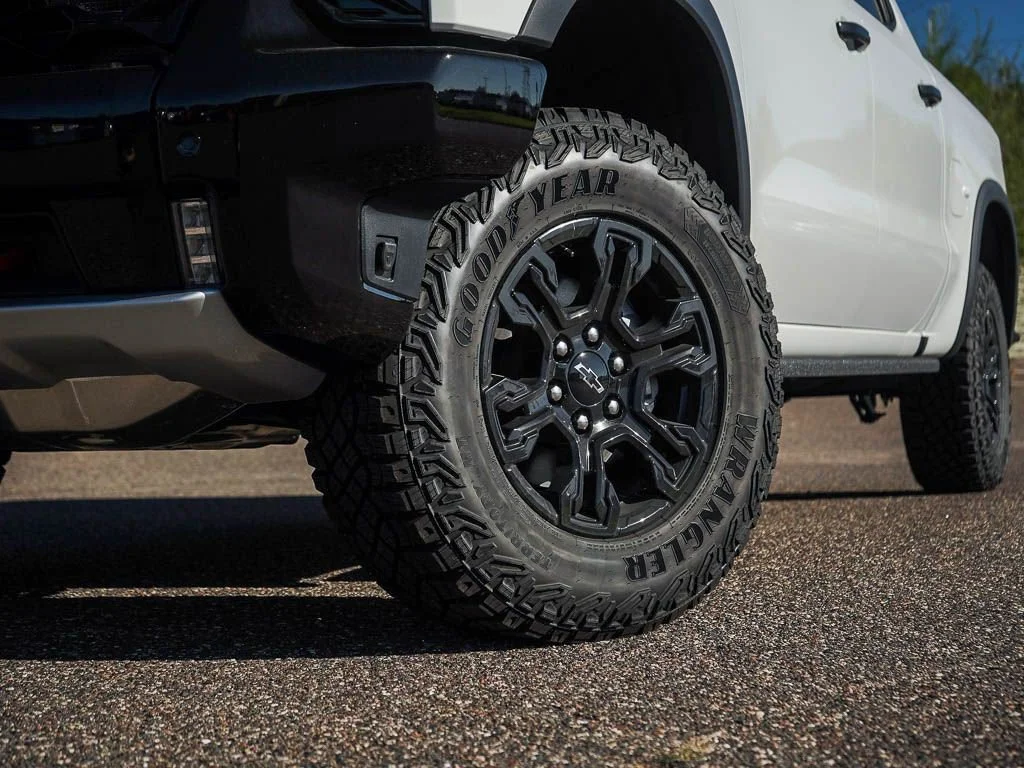 2026 Chevrolet Silverado 1500 ZR2 - Photo 5