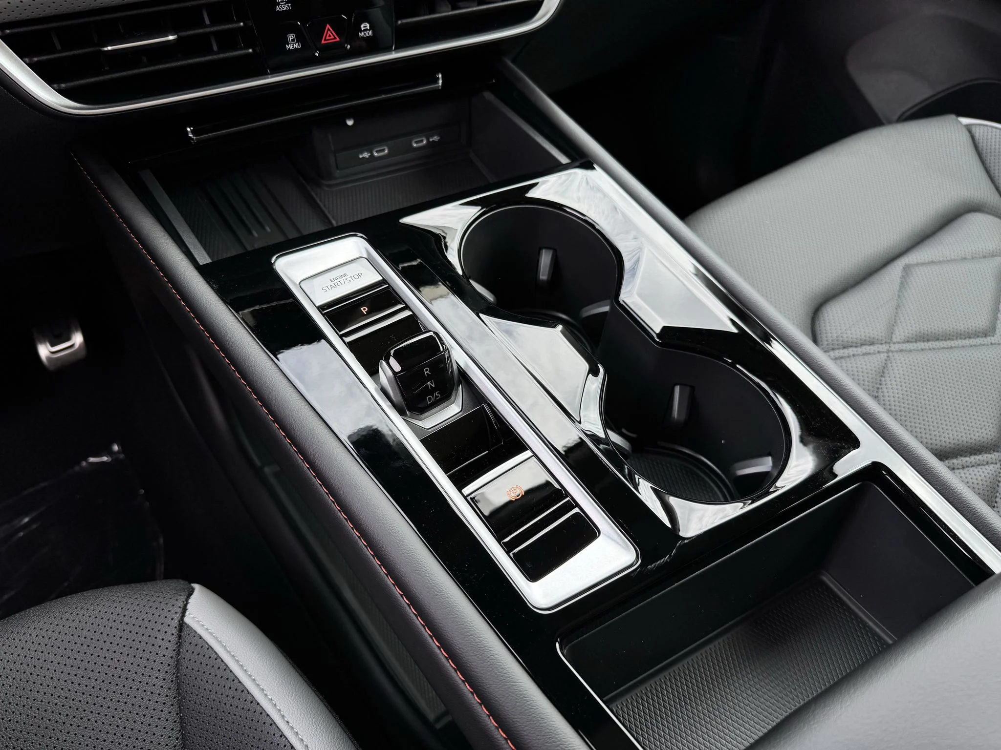 New 2026 Opal White Pearl Volkswagen 2.0T Peak Edition image 25