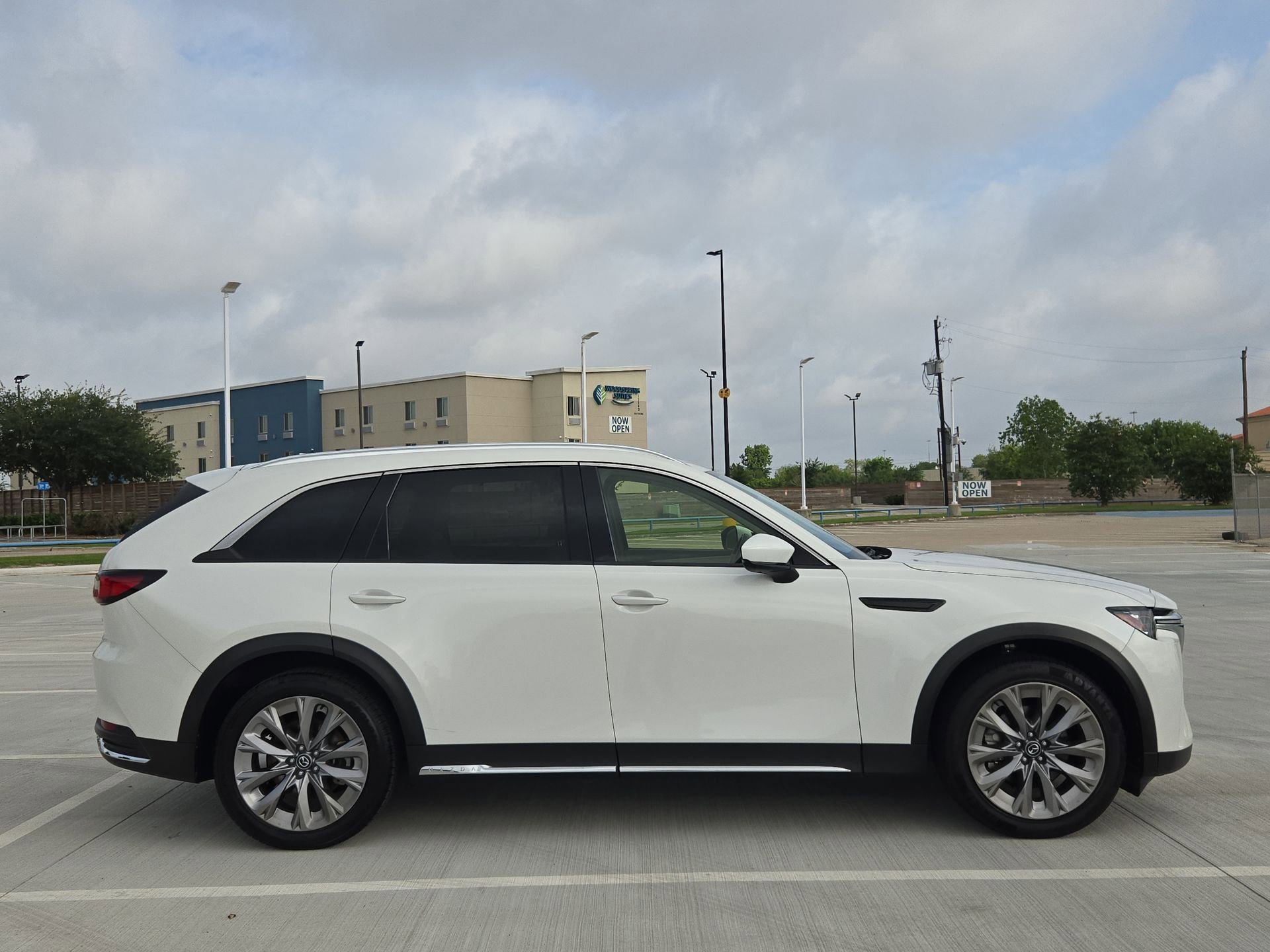 Used 2024 Rhodium White Premium Mazda 3.3 Turbo Premium image 2
