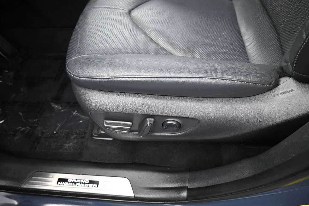 Used 2025 Cloud Toyota Limited image 18