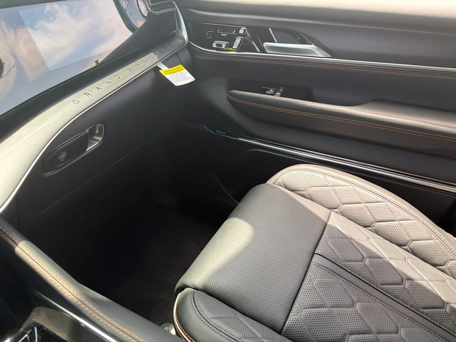 New 2026 Bright White Clearcoat Jeep Summit Reserve image 33