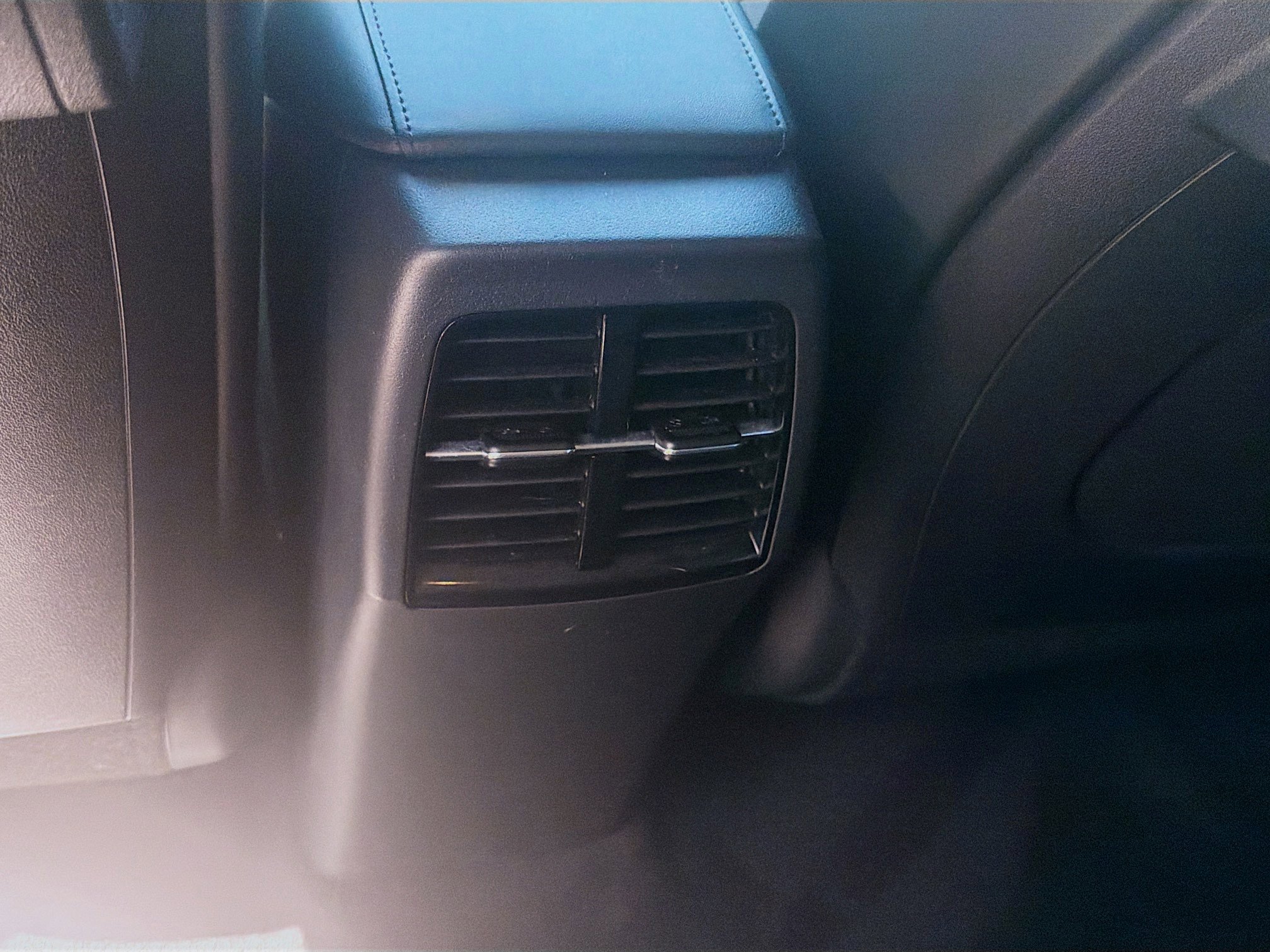Used 2024 Mineral Blue Kia Wind image 20