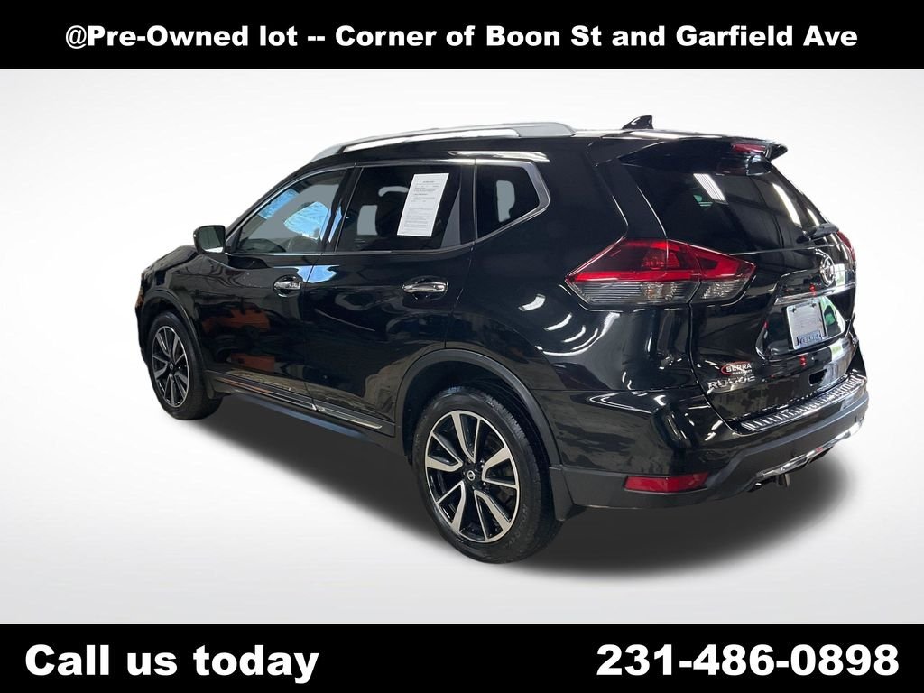 Used 2019  Nissan SL image 3