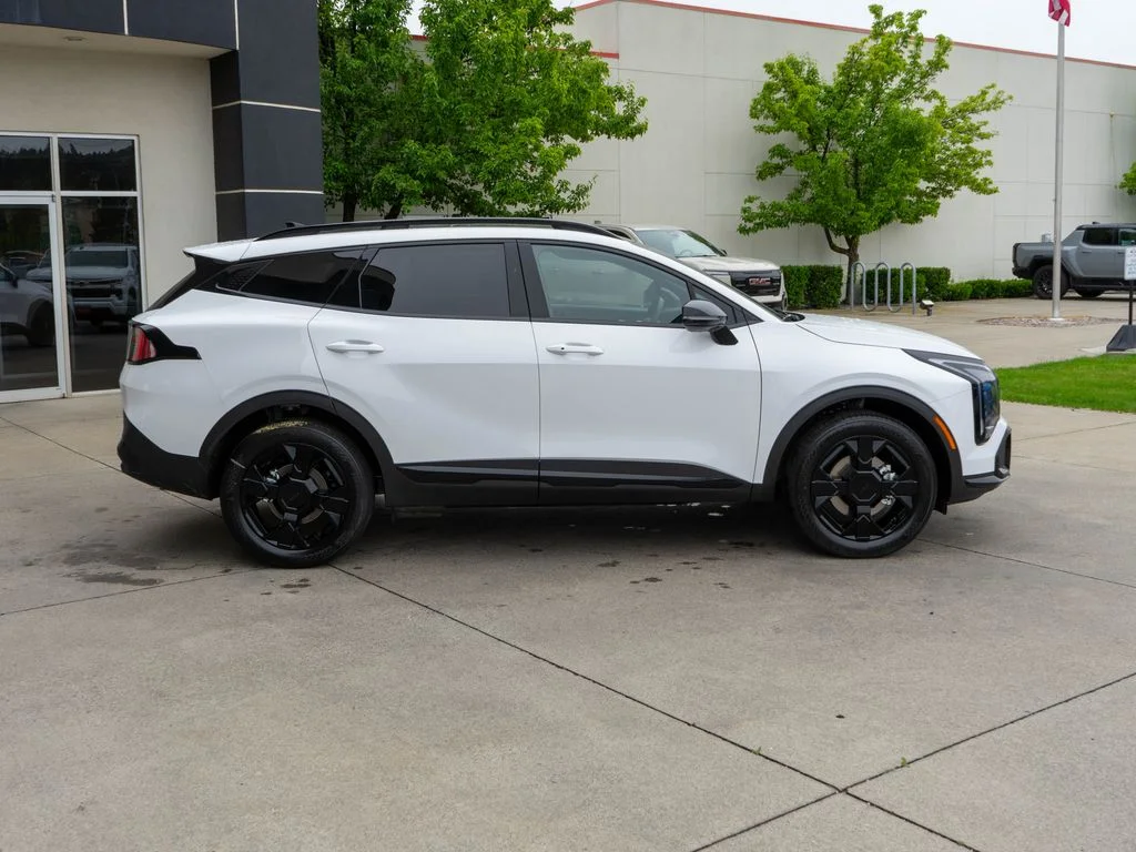 New 2026 White Kia X-Line image 8