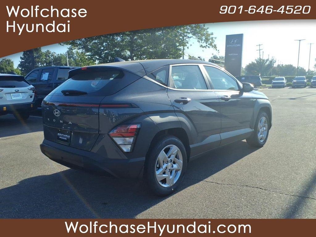 New 2027 Gray Hyundai SE FWD image 5