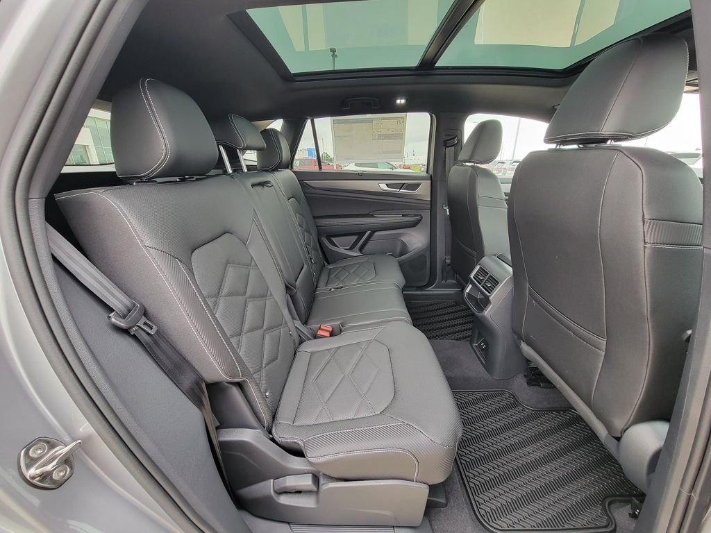 2025 Volkswagen Atlas Cross Sport SE w/Tech - Photo 14