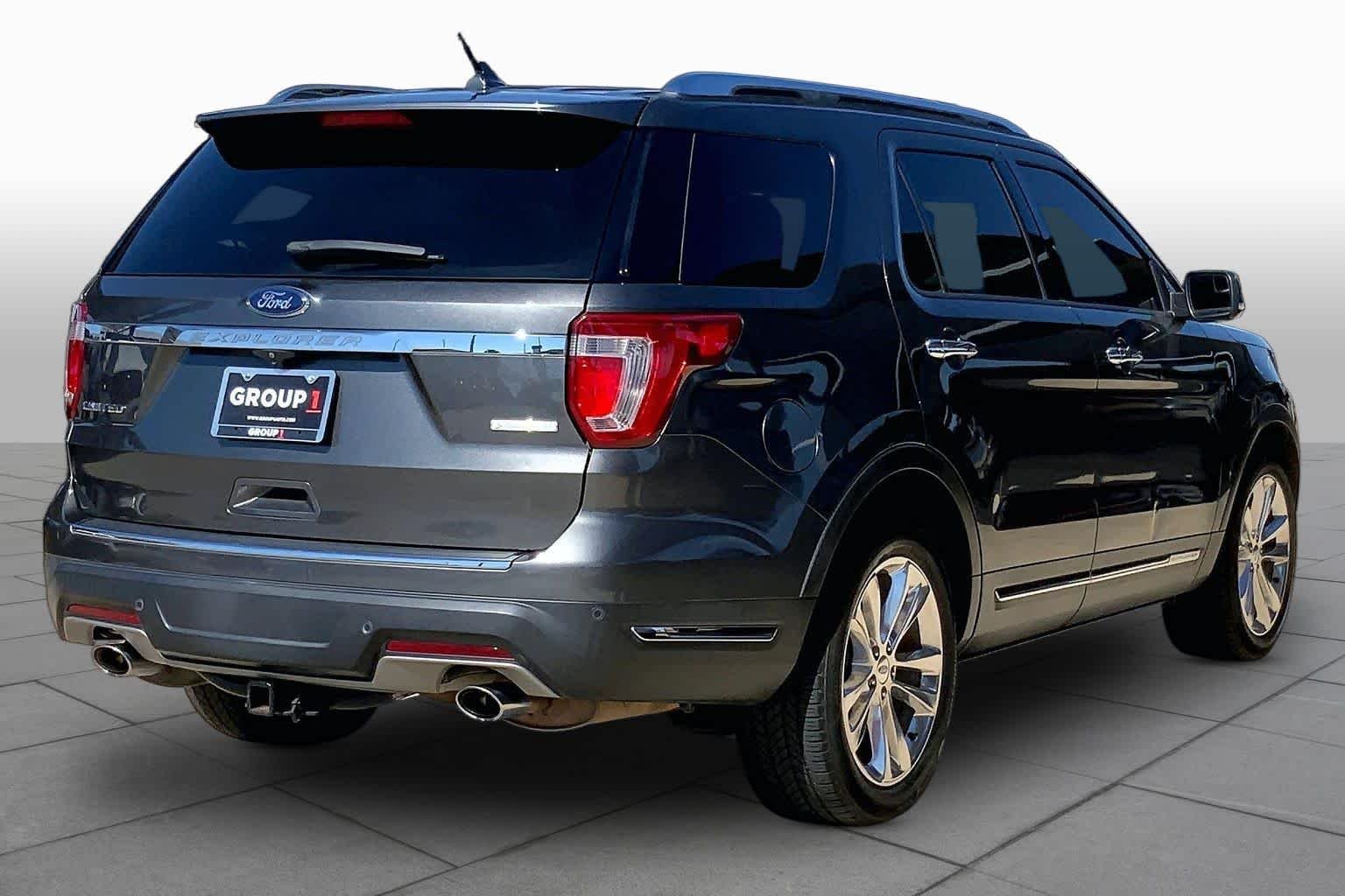 Used 2018 Magnetic Metallic Ford Limited image 12
