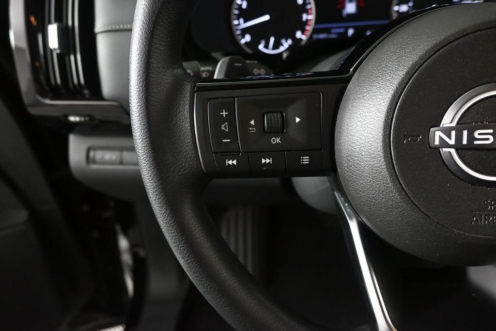 Used 2022 Black Nissan S image 9