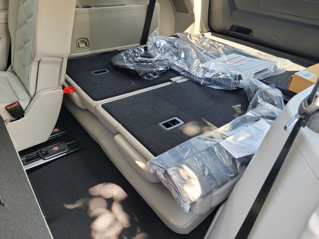 New 2025 Gray Volkswagen 2.0T SE w/Technology image 13