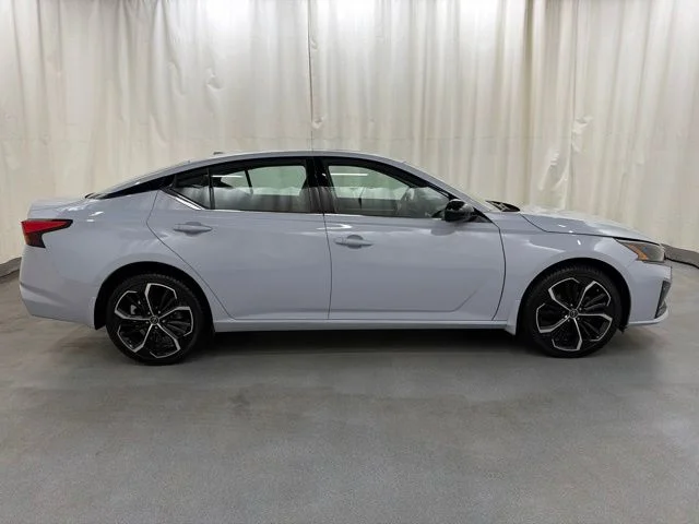 Used 2023 Gray Nissan 2.5 SR image 7
