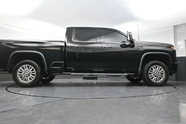 Used 2020 Black Chevrolet High Country image 38