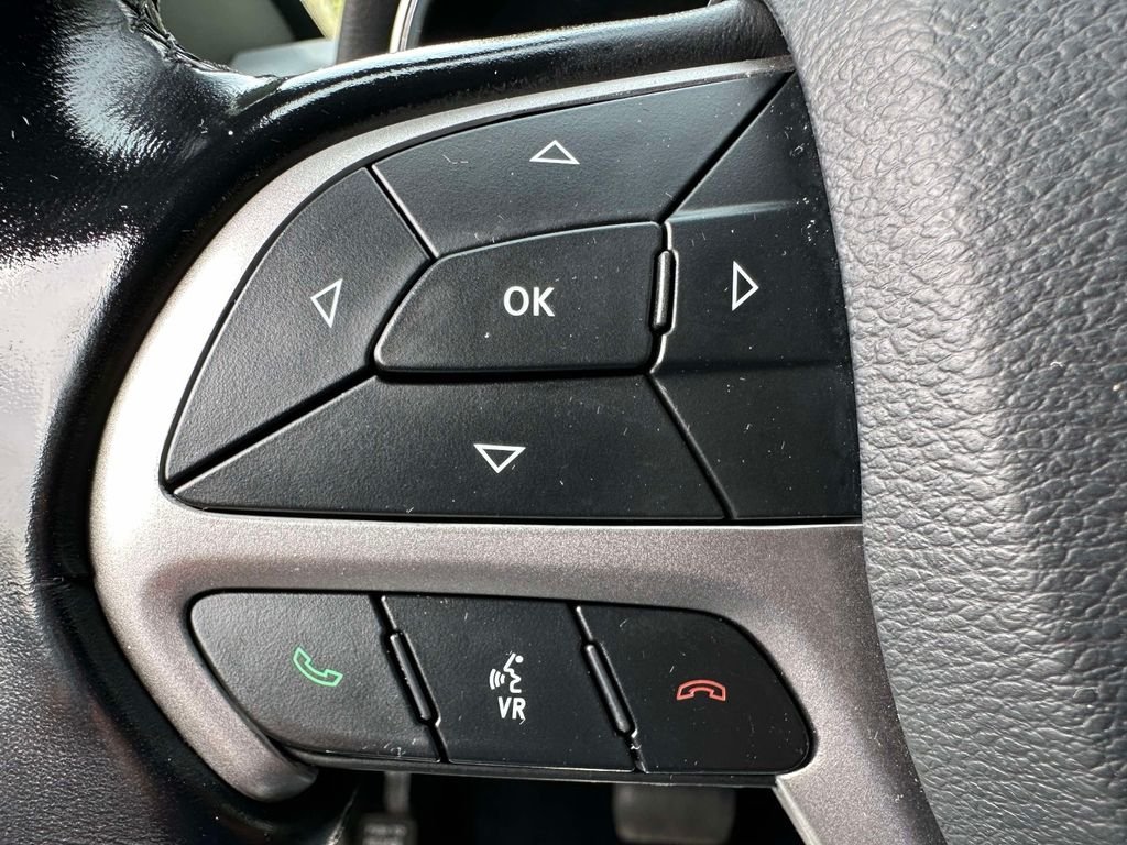 Used 2021 Gray Jeep Laredo E image 27