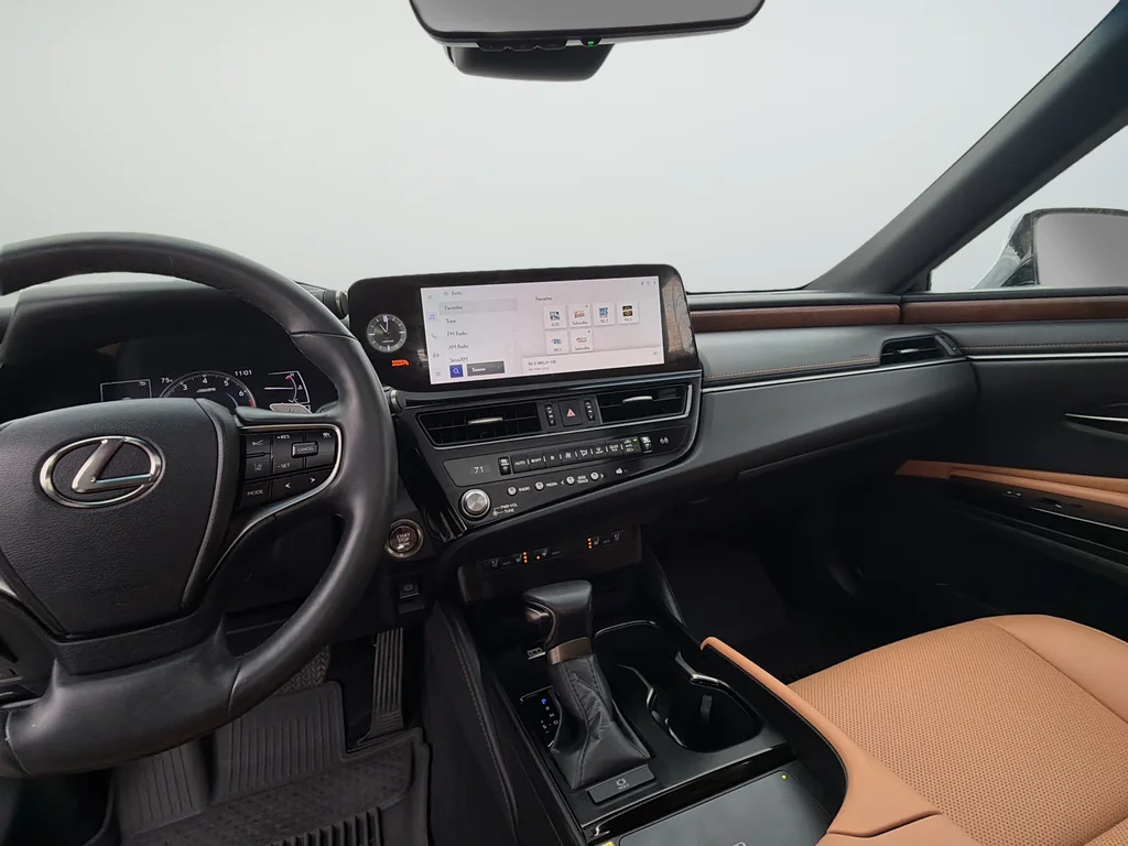 Used 2024 White Lexus 350 image 11