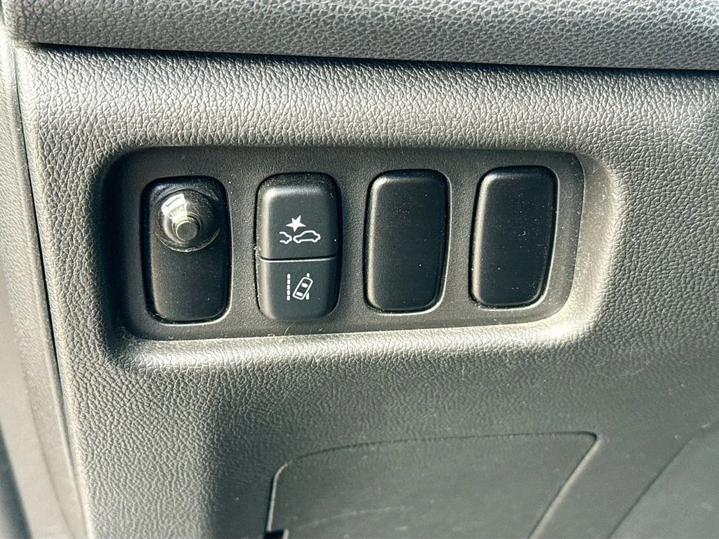 Used 2021  Mitsubishi 2.0 LE image 11