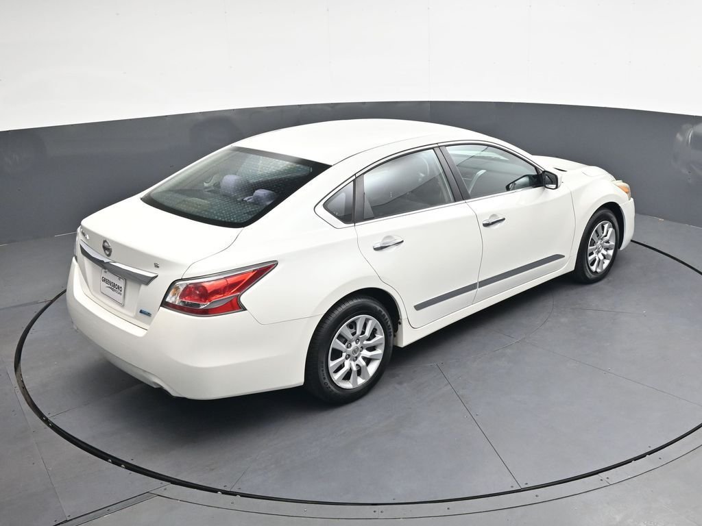 Used 2014 White Nissan 2.5 S image 29
