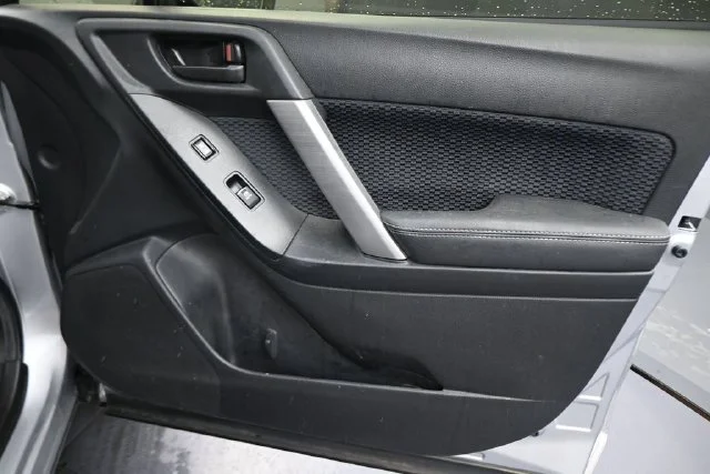 Used 2018 Silver Subaru 2.5i image 13