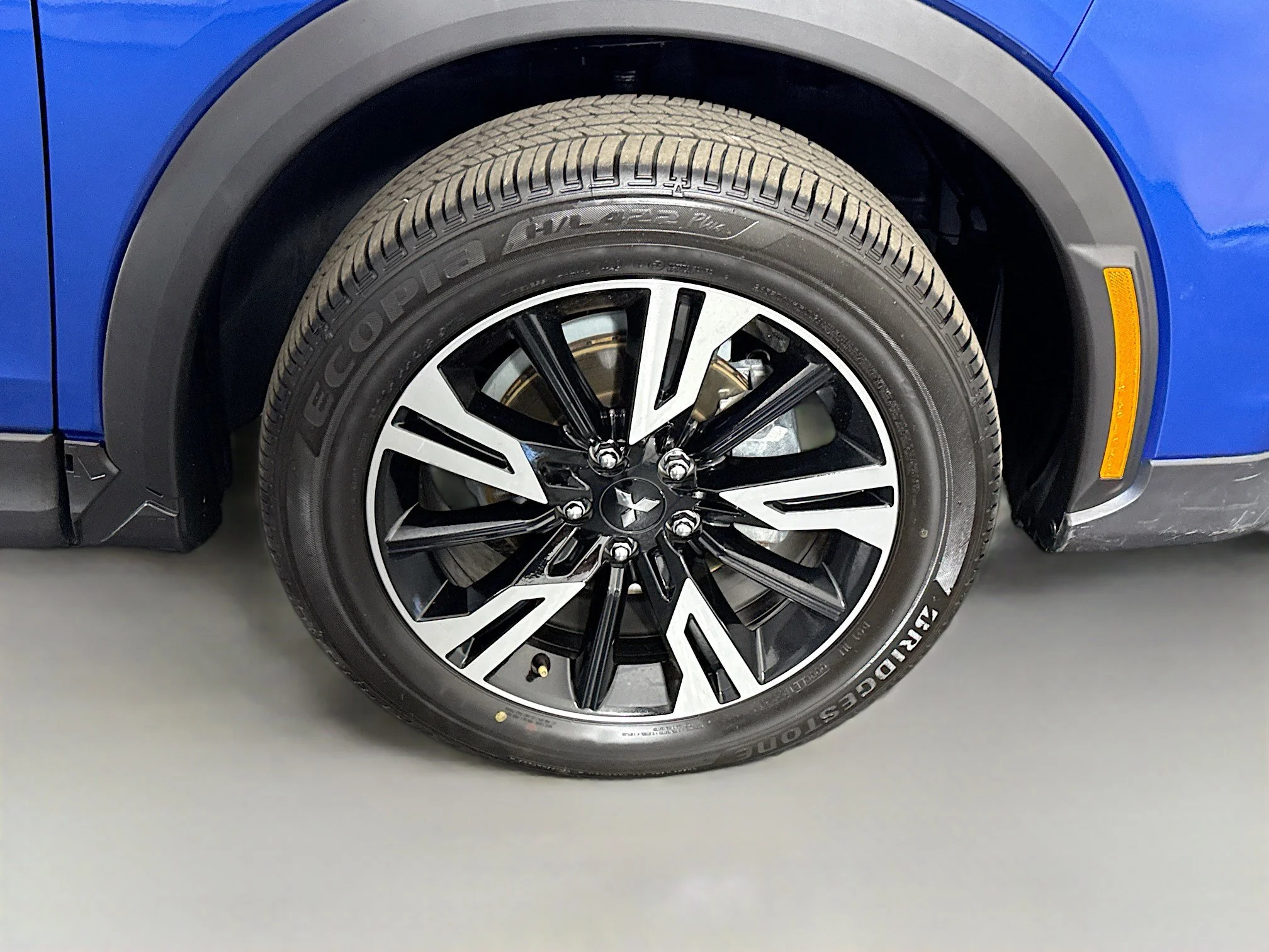 Used 2026 Lightning Blue Metallic Mitsubishi Black Edition image 28