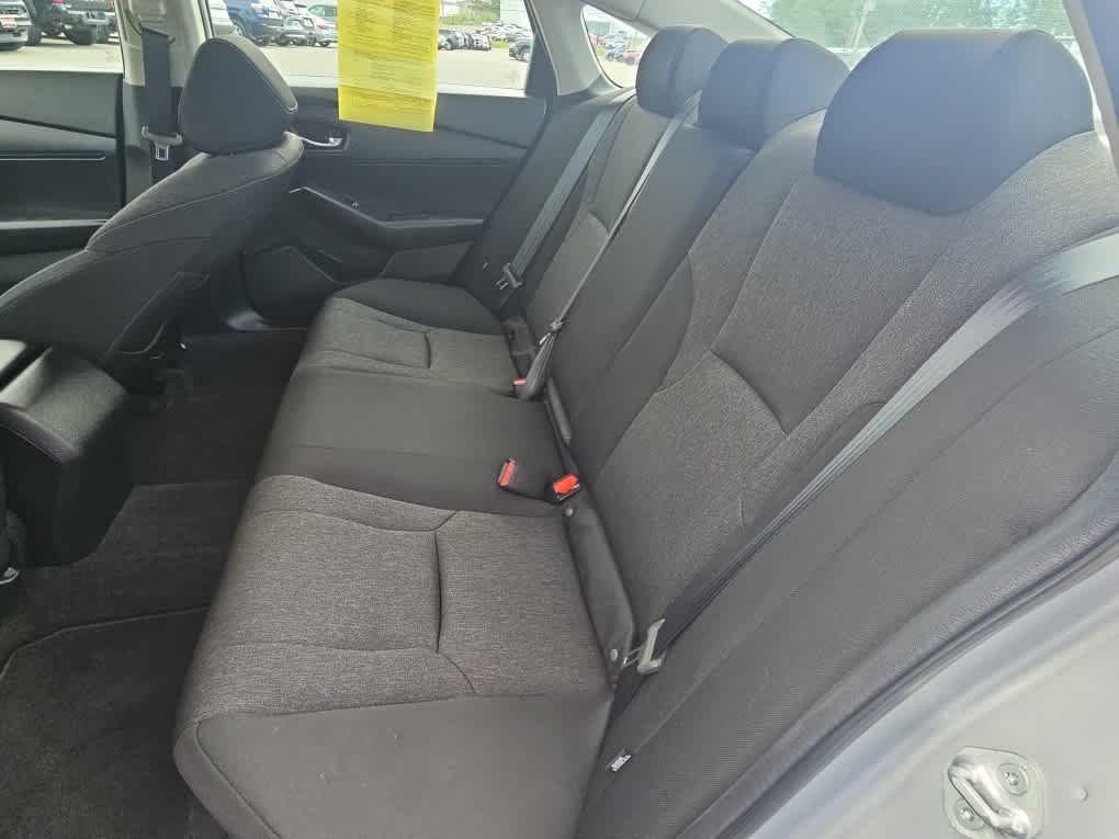 Used 2024 Solar Silver Metallic Honda LX image 8
