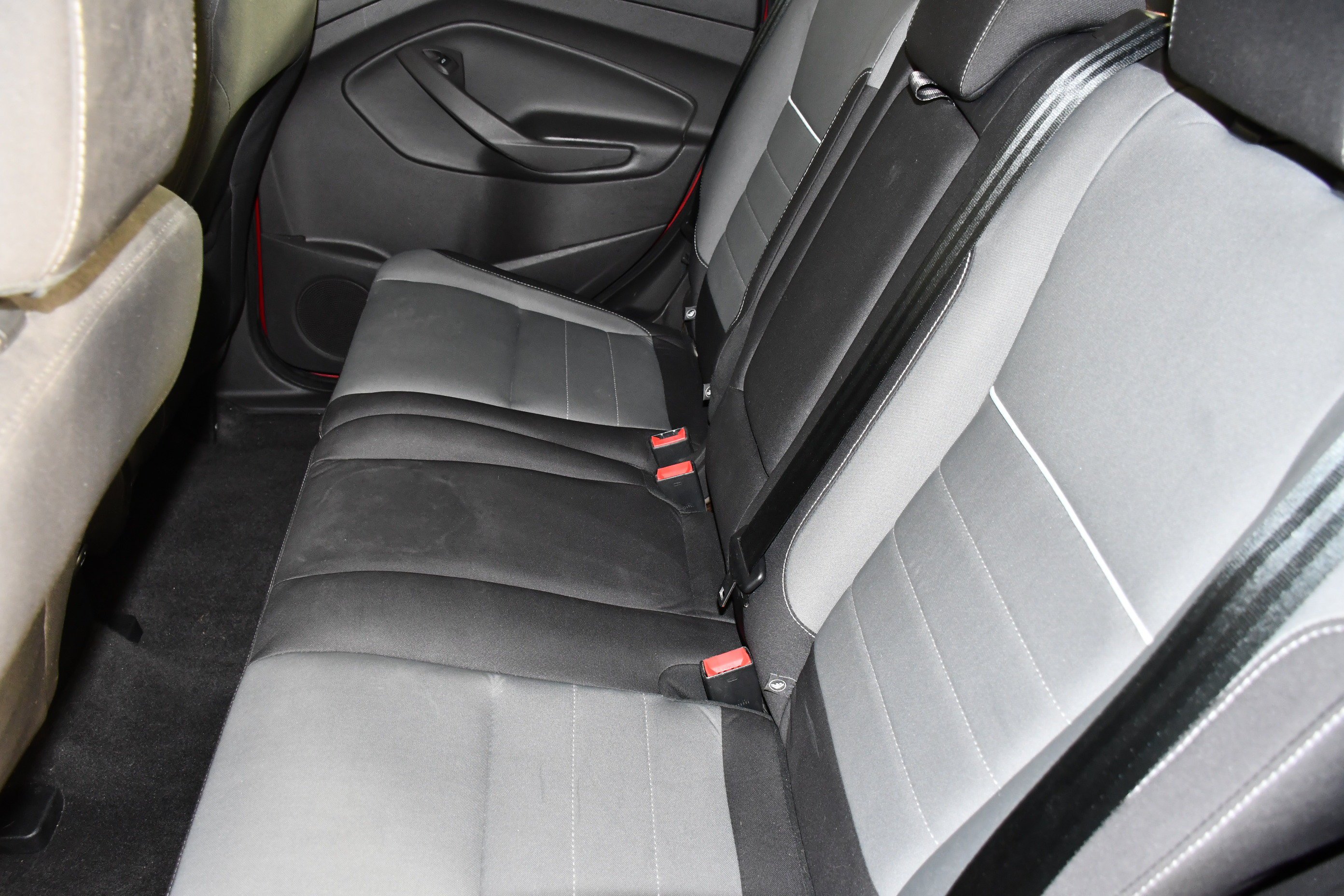 Used 2015 Ruby Red Metallic Ford SE image 47
