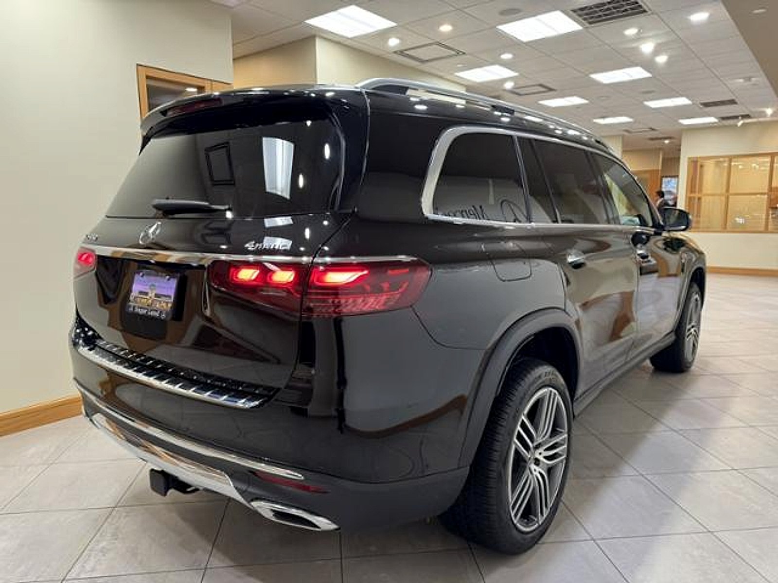 Certified Used 2025 Obsidian Black Metallic Mercedes-Benz GLS 450 image 5