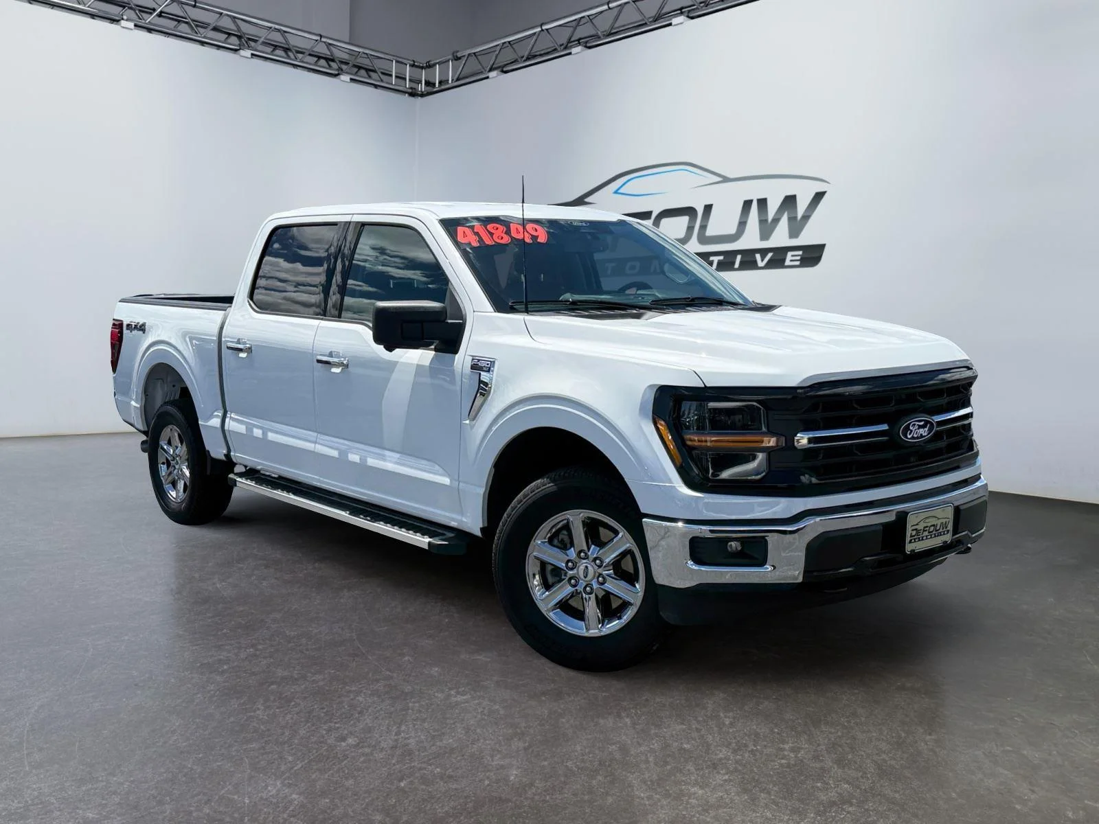 Used 2024 Oxford White Ford XLT image 1
