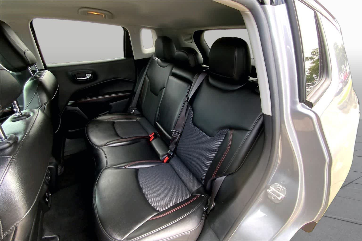 Used 2021 Billet Silver Metallic Clearcoat Jeep Trailhawk image 20