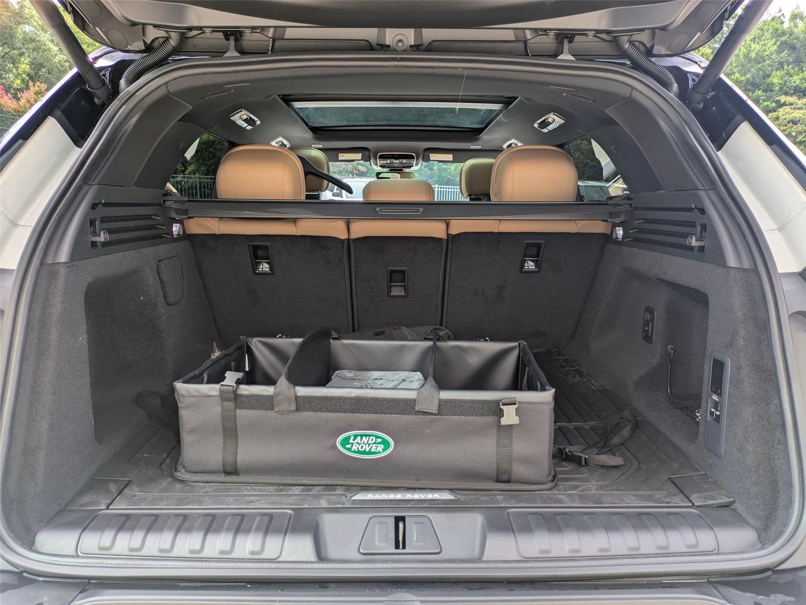 New 2026 Fuji White Land Rover SE image 30