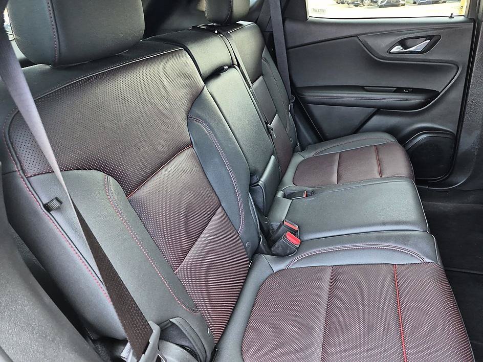 Used 2025 Black Chevrolet RS image 32