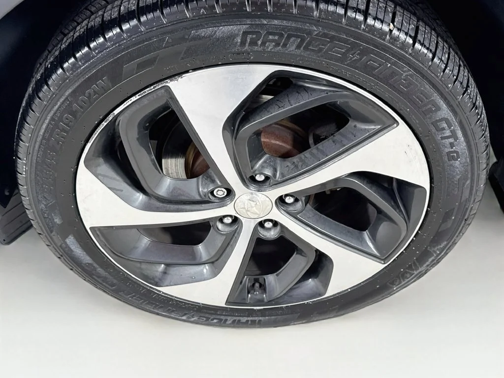 Used 2017 Winter White Hyundai Limited image 43