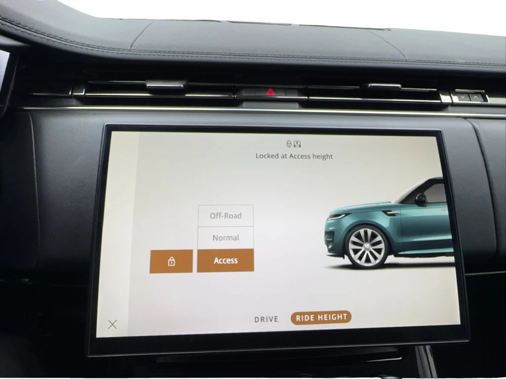 Used 2023 White Land Rover SE image 48