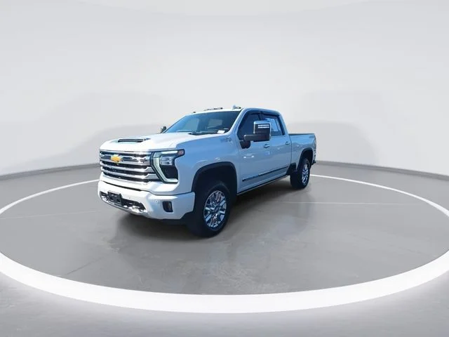 Used 2025 Beige Chevrolet High Country image 4