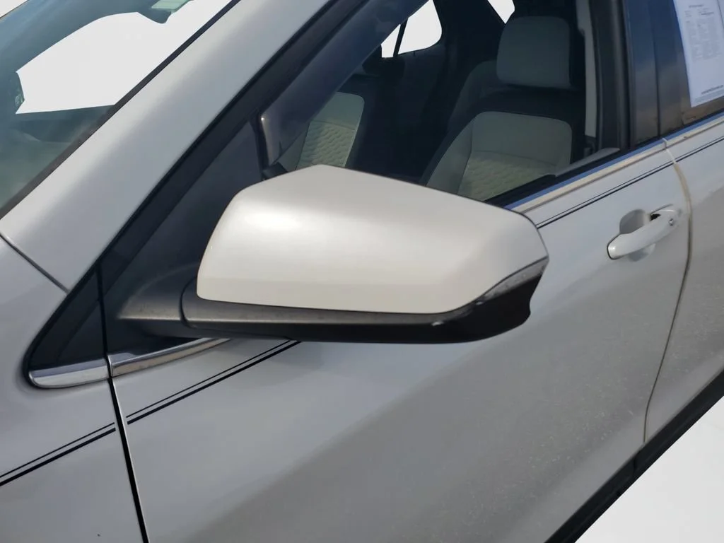 Used 2018 IRIDESCENT PEARL TRICOAT Chevrolet LT image 27