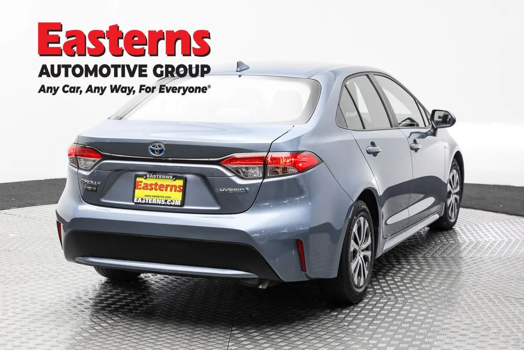 Used 2020 Gray Toyota LE image 5