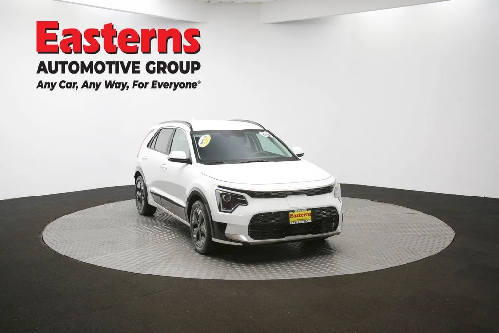 Used 2024 White Kia Wind image 50
