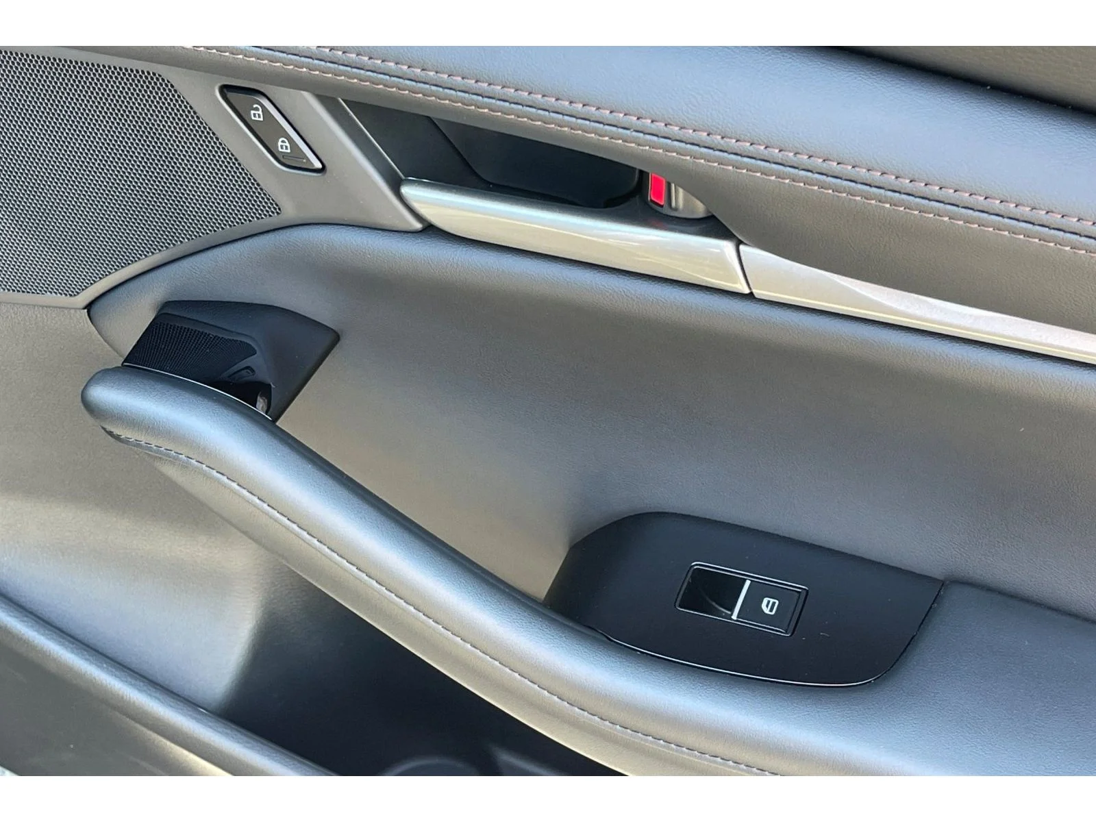 Used 2025 Machine Gray Metallic Mazda Select image 22