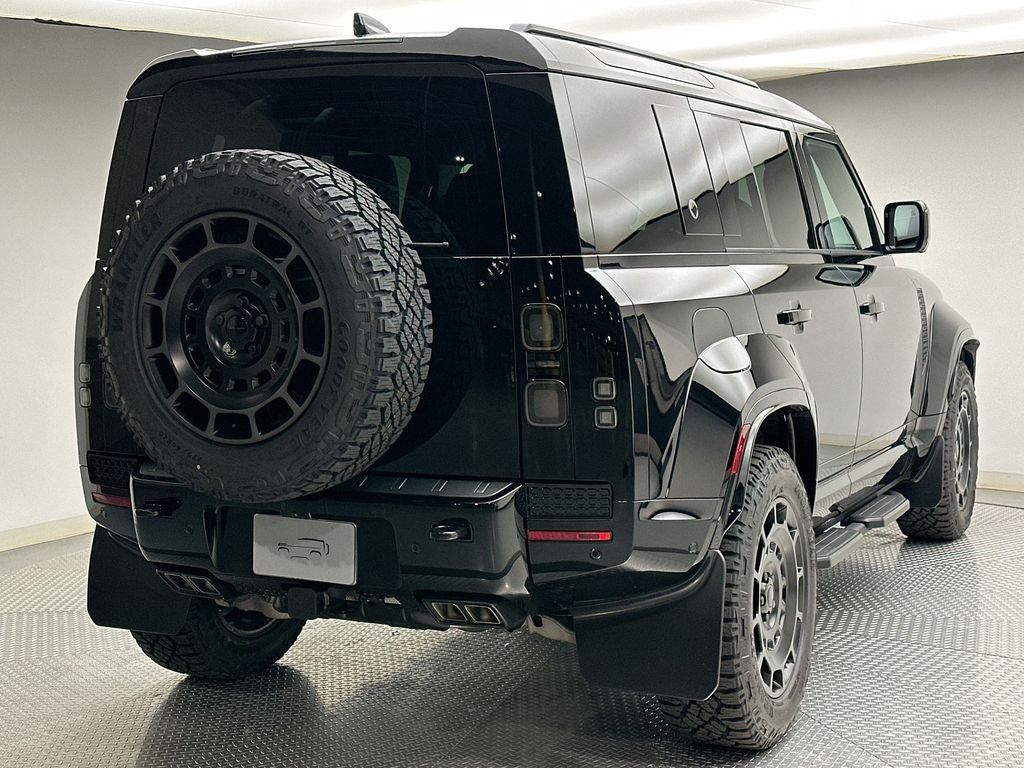 New 2026 Narvik Black Land Rover OCTA image 11