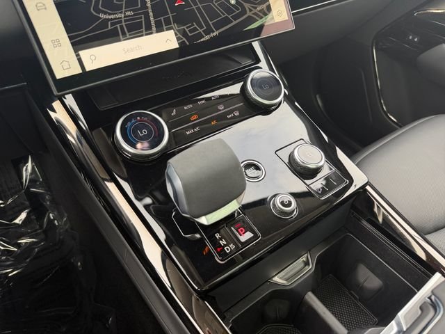 Used 2023  Land Rover SE image 24