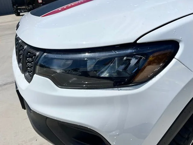 New 2026 Bright White Clear-Coat Exterior Paint Jeep Trailhawk image 13