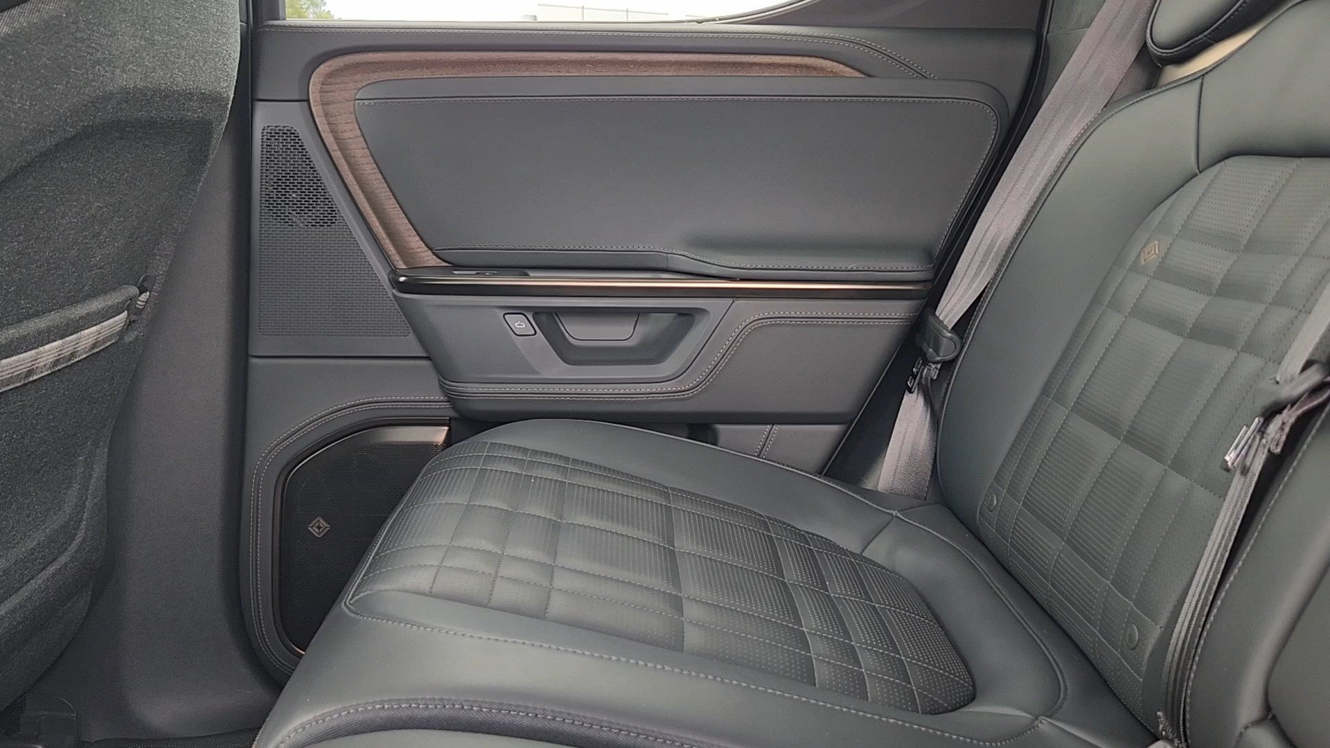 Used 2025 LA Silver Rivian Premium image 17